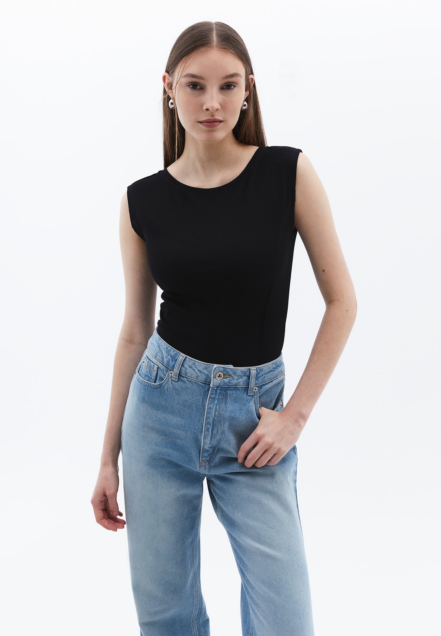 تي شيرت برقبة قارب - أسود