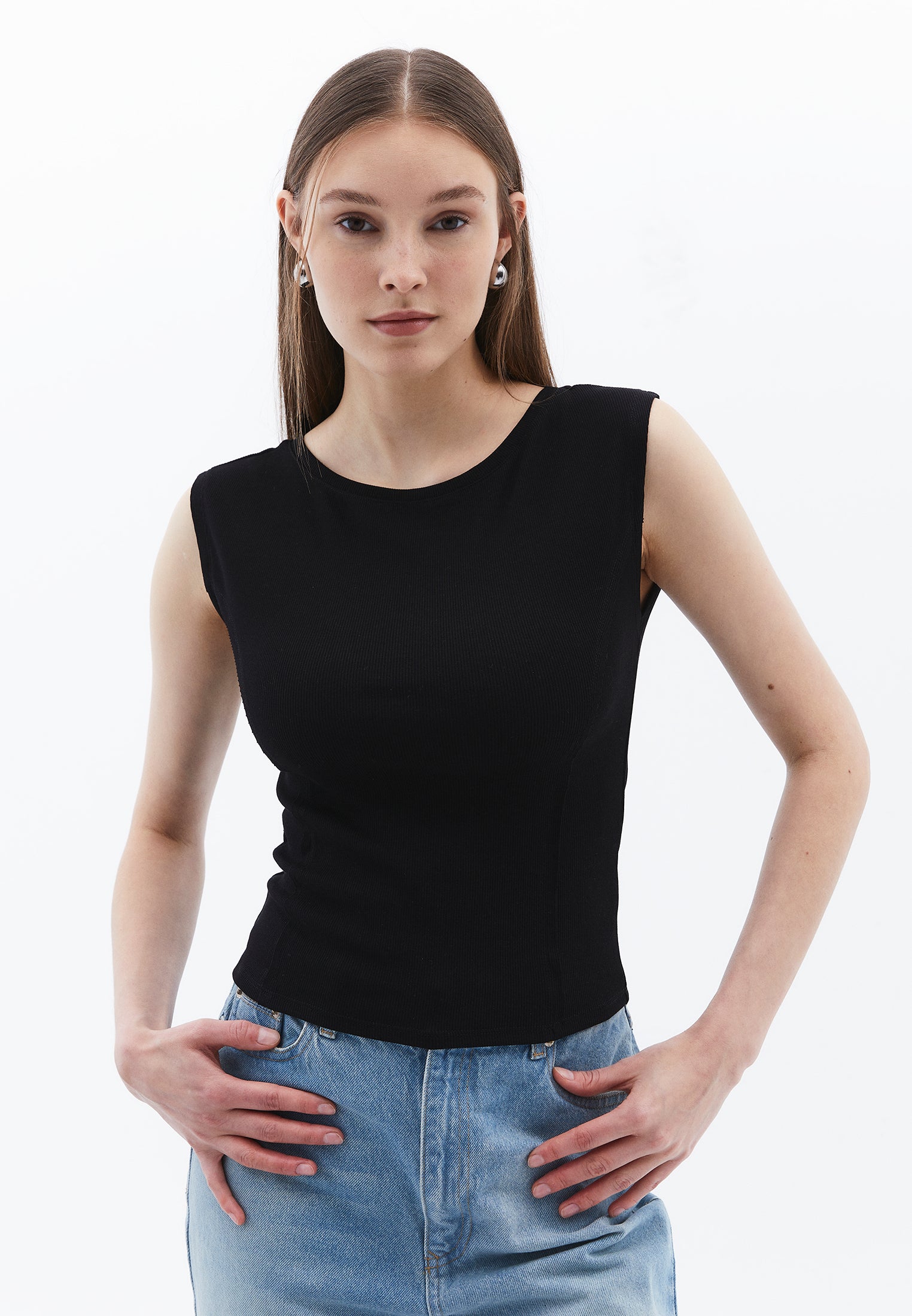 تي شيرت برقبة قارب - أسود