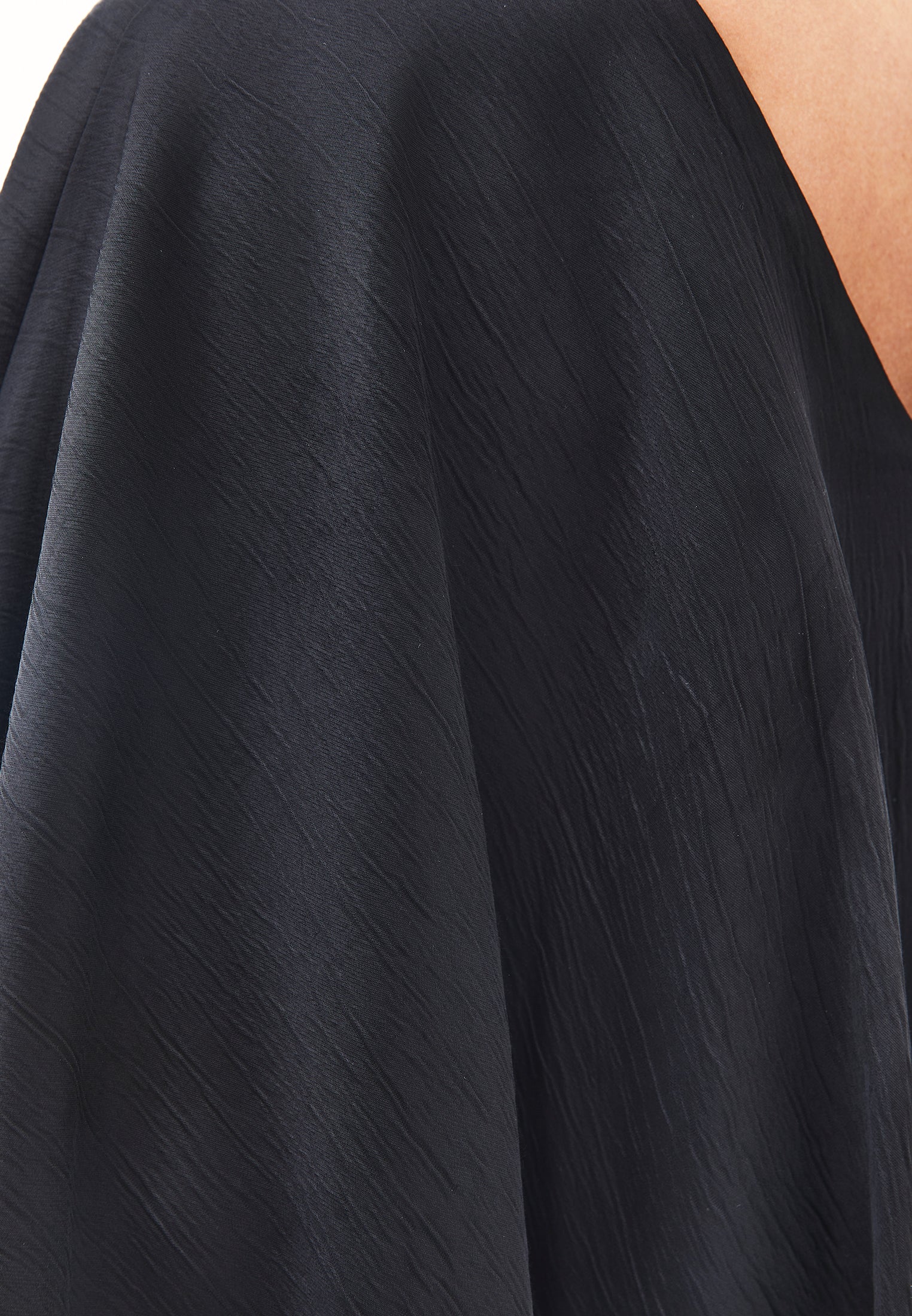 فستان طويل برقبة على شكل V - أسود