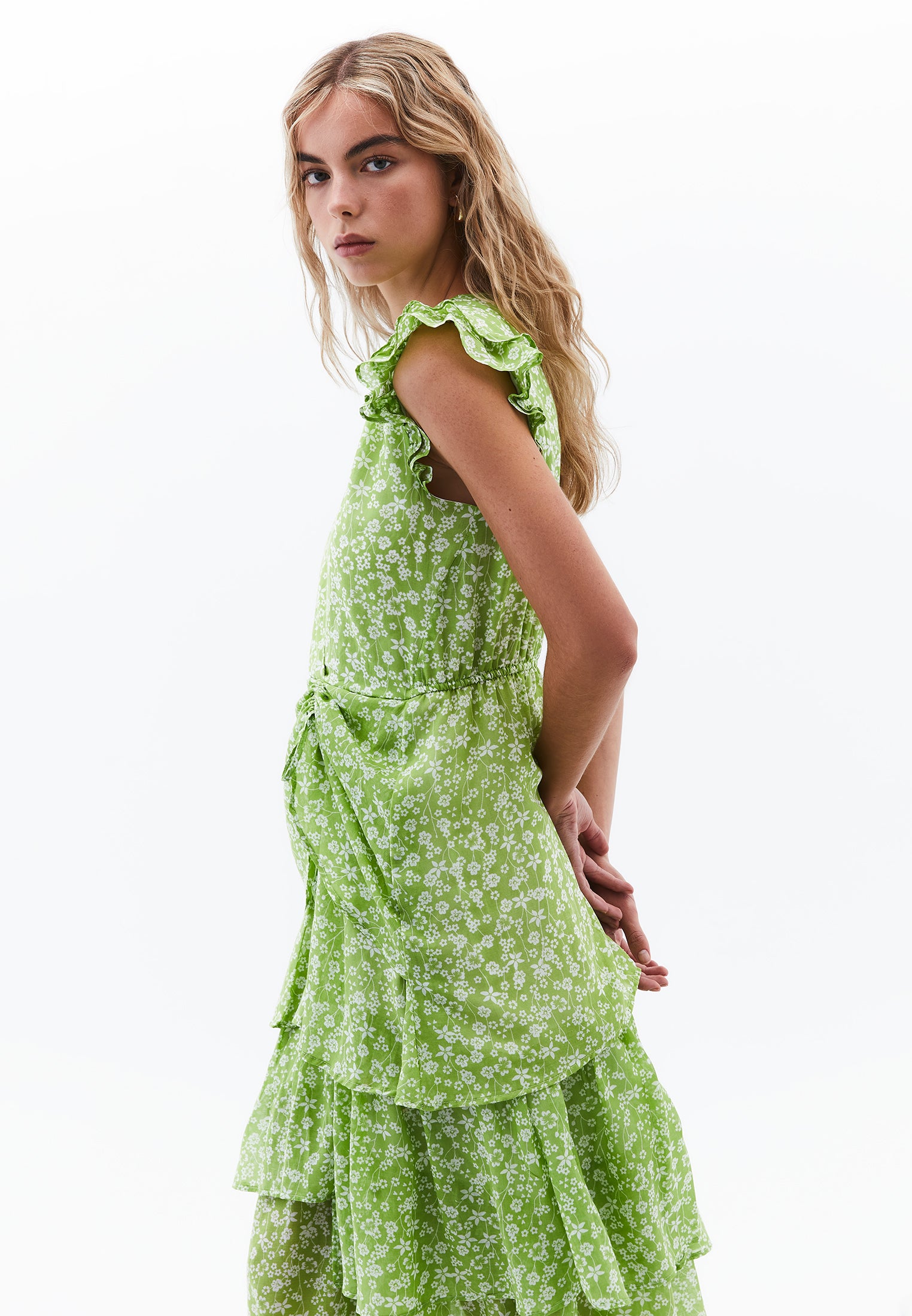 فستان طويل مع تفاصيل كشكش - مشط زهري