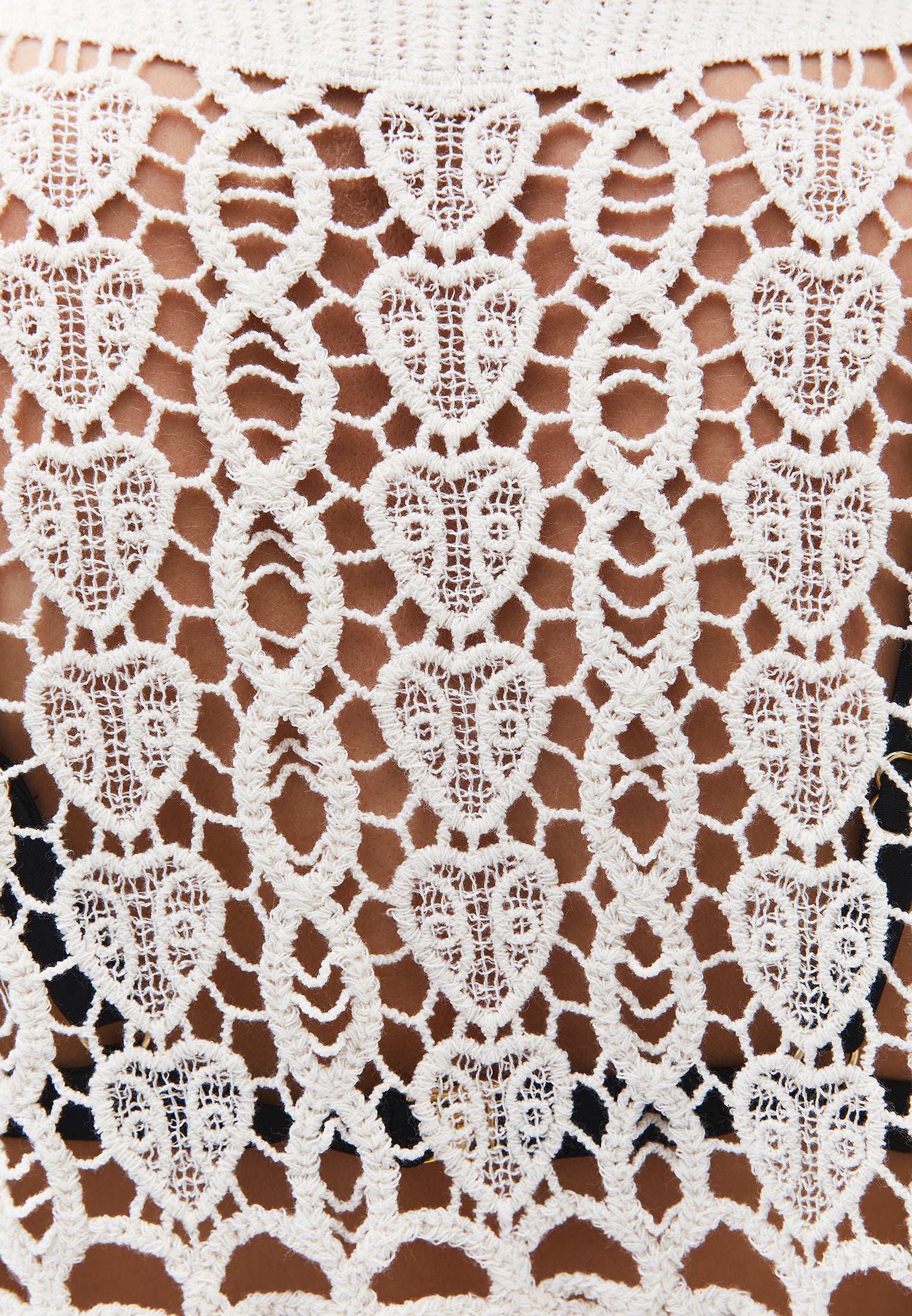 كارديجان برقبة على شكل حرف V - حليب اللوز