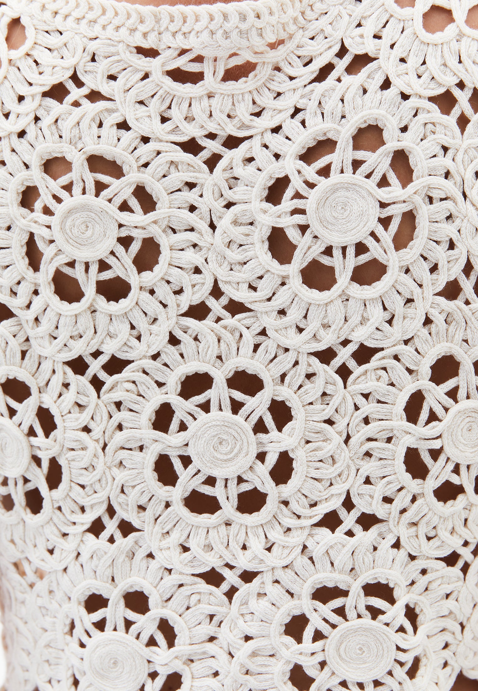 بلوزة بياقة مستديرة بلا أكمام - حليب اللوز