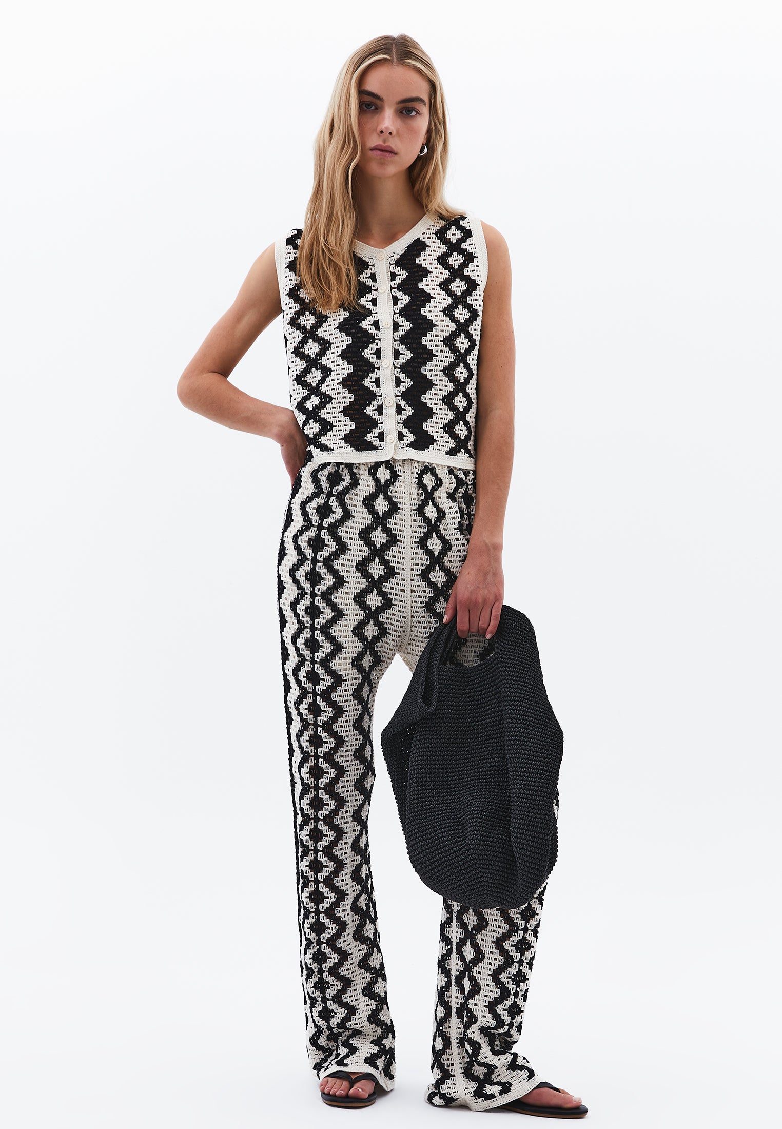 بنطال بخصر عالٍ - حليب مثلج/أسود