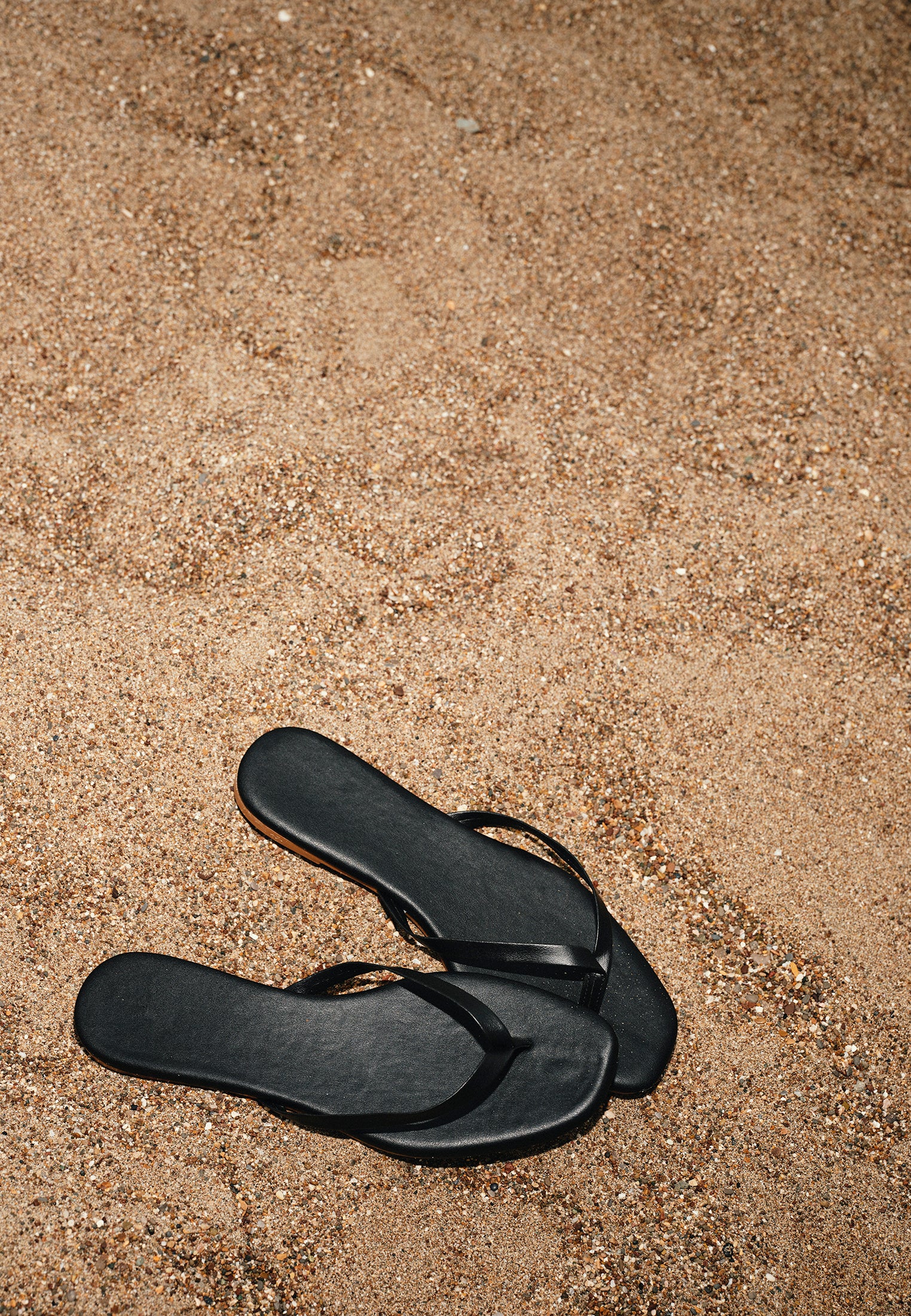 خف نسائي من البولي يوريثين - أسود