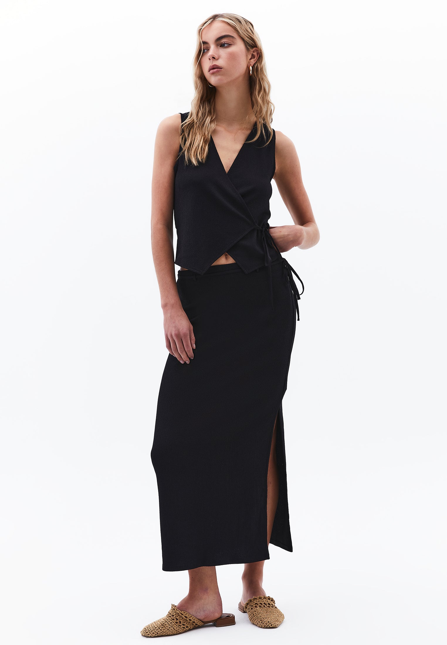 تنورة ماكسي عالية الخصر ذات فتحة عالية الخصر مفصلة - أسود