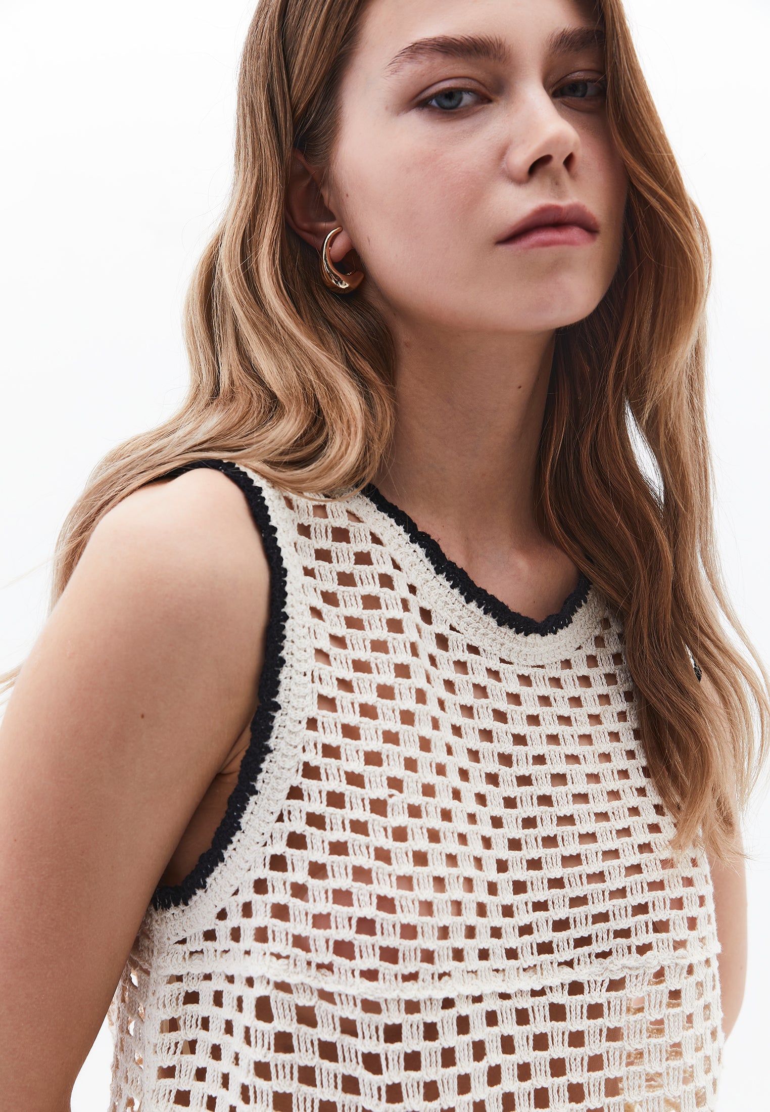 قميص بدون أكمام من القطن - حليب مثلج/أسود