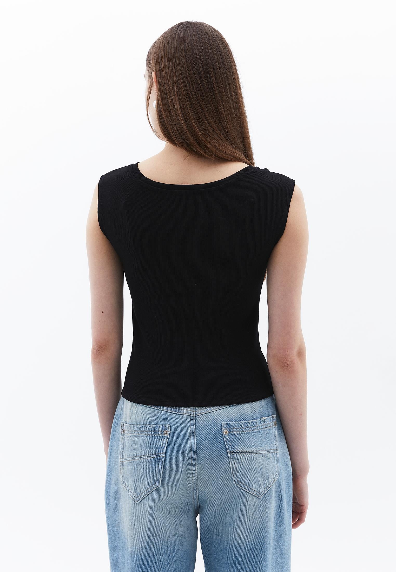 تي شيرت برقبة قارب - أسود