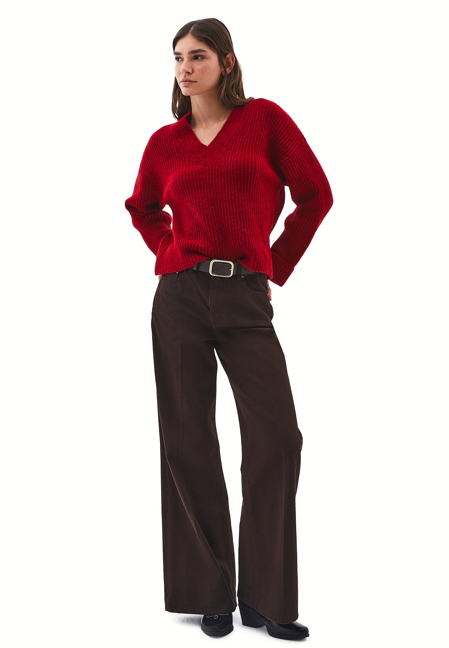 سترة محبوكة برقبة على شكل حرف V - مُزخرفة