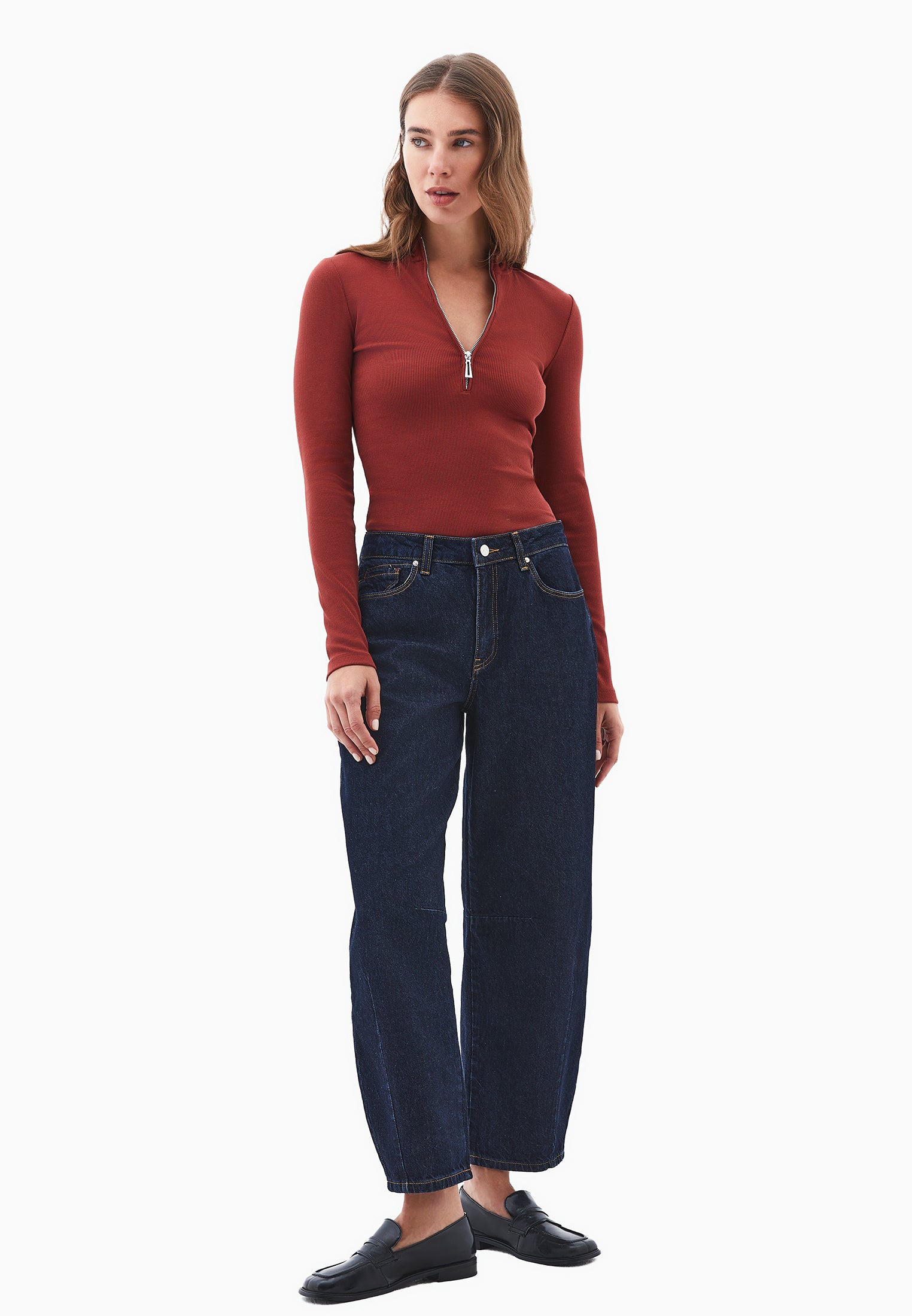 تي شيرت بياقة عالية بياقة عالية مفصلة بسحاب - FIRED BRICK