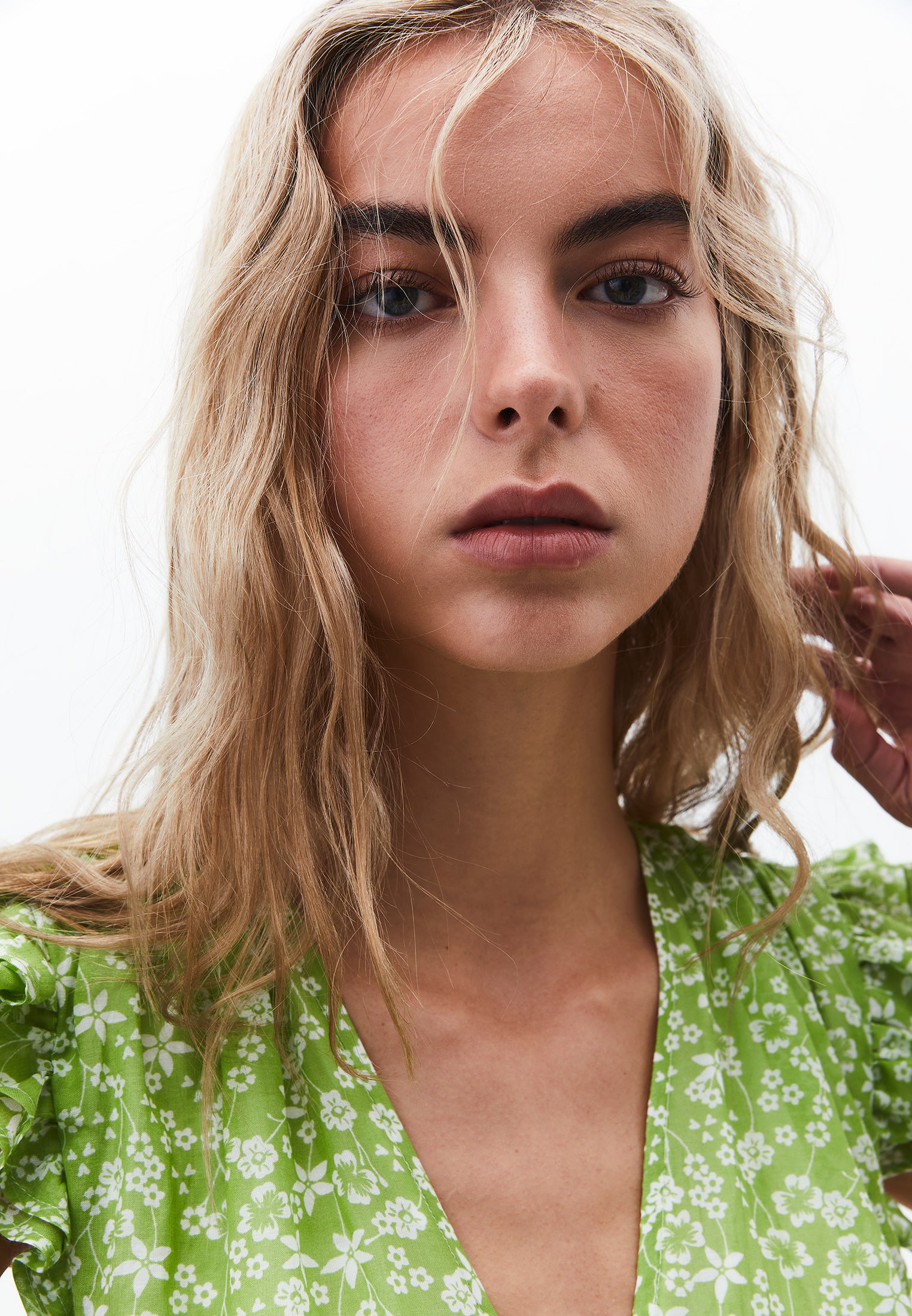 فستان طويل مع تفاصيل كشكش - مشط زهري