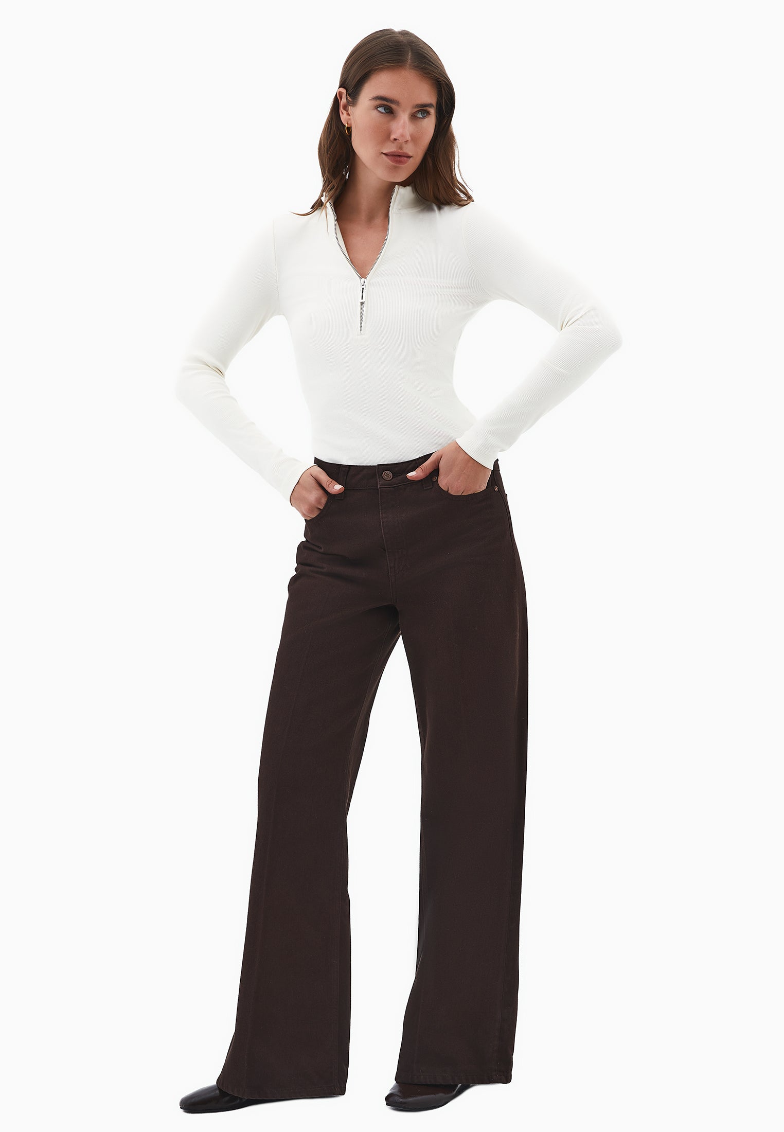 تي شيرت بياقة عالية بياقة عالية مفصل بسحاب - ICE MILK