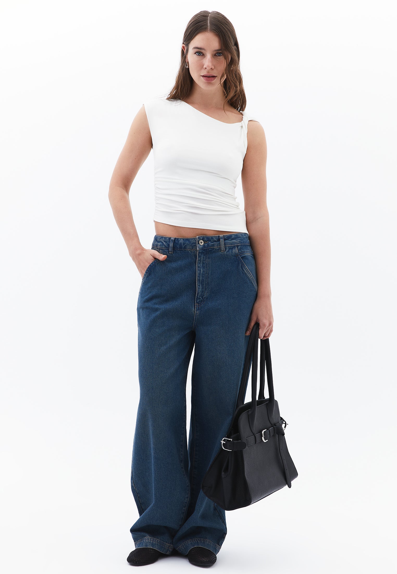 بلوزة غير متماثلة - حليب مثلج