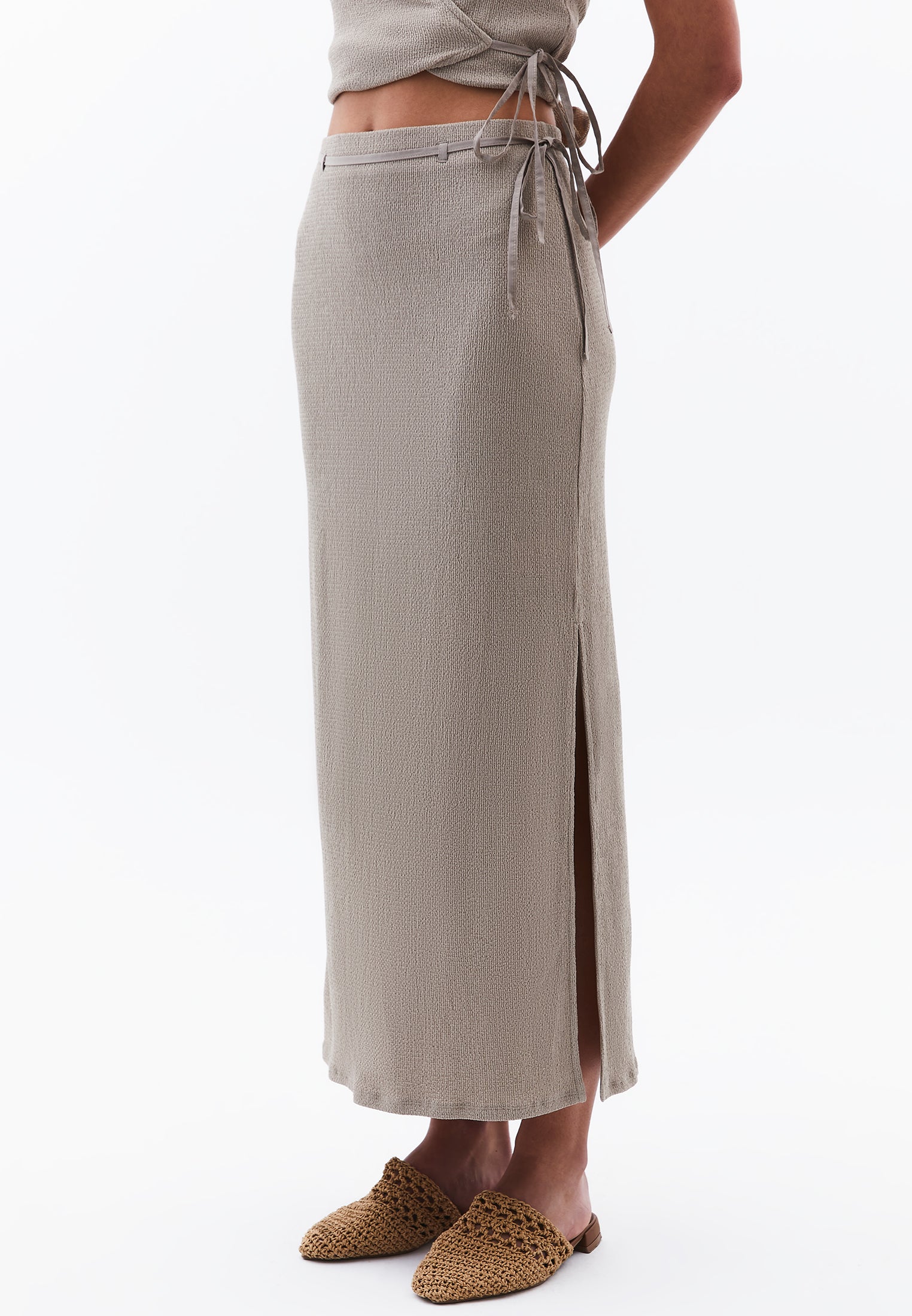 تنورة ماكسي عالية الخصر ذات فتحة عالية الخصر مفصلة - أحفورة الجزيرة