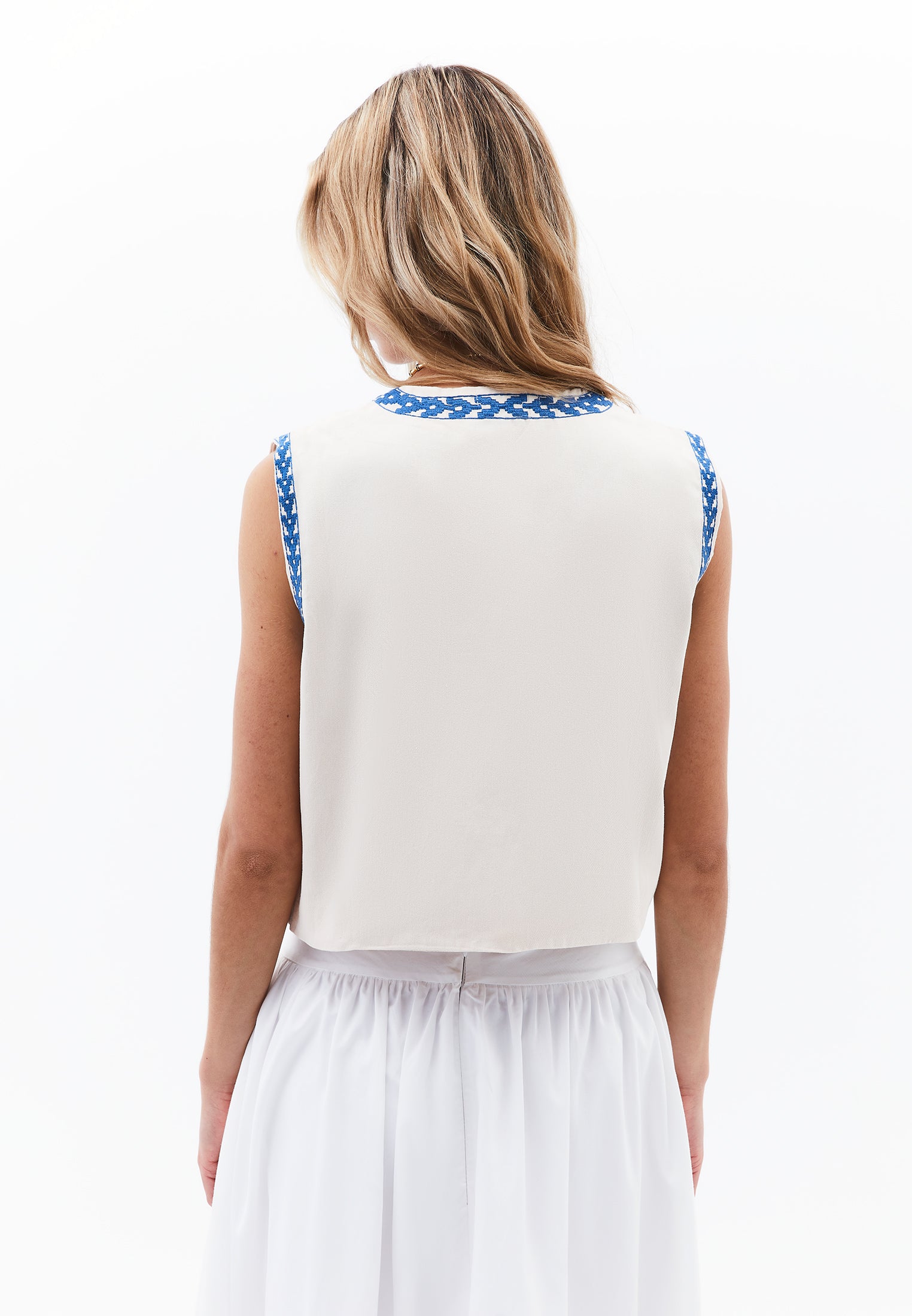 سترة مطرزة - حليب اللوز / ليموج