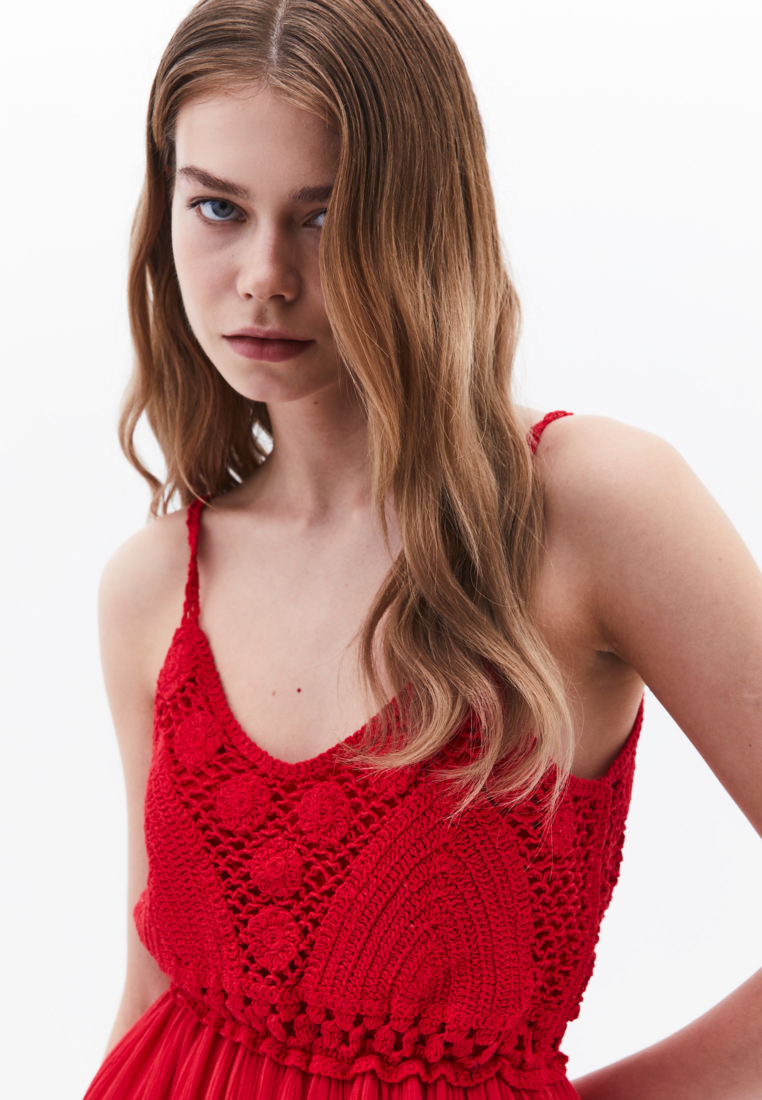 فستان بوهيمي برقبة عميقة - أحمر سباق