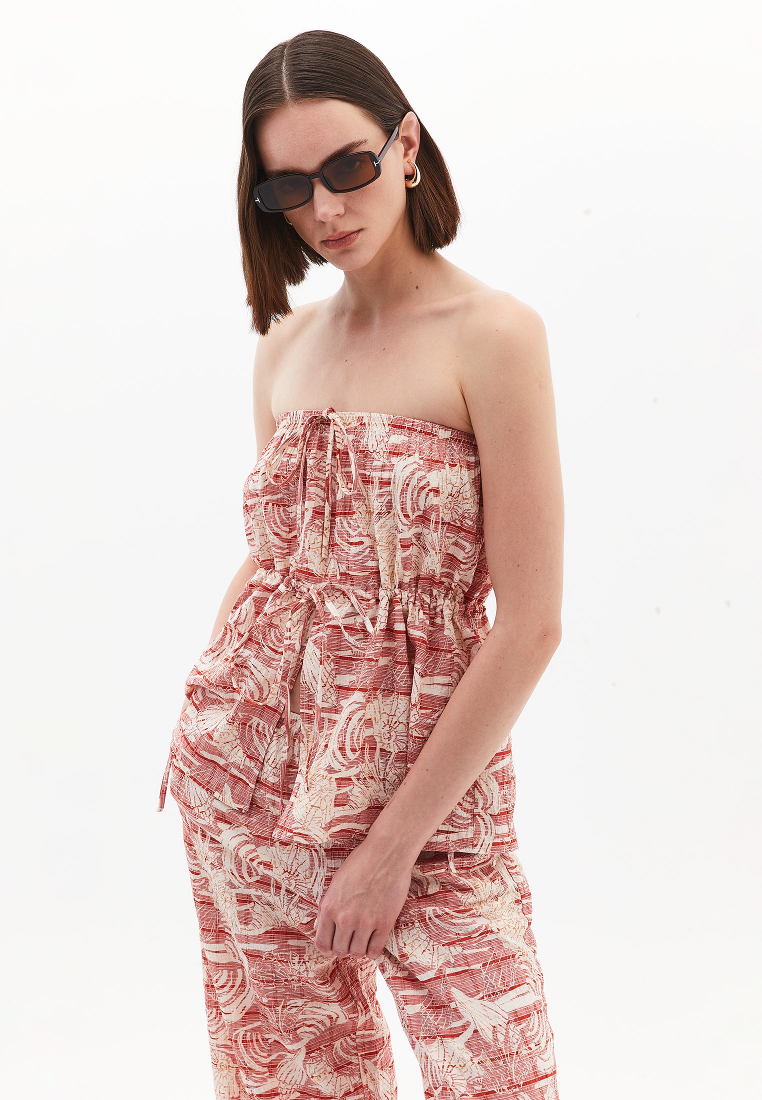 بلوزة فيسكوز بدون حمالات - مشط صدفي