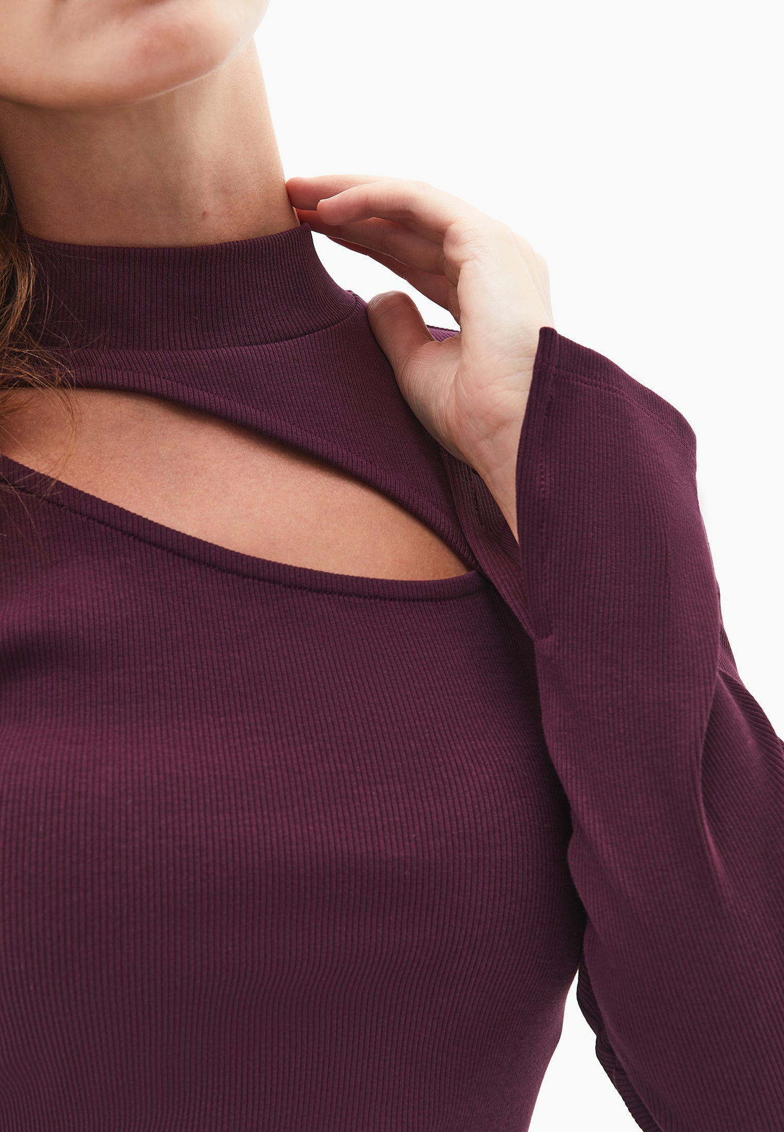 تي شيرت بأكمام طويلة بتفاصيل مقطوعة - WINETASTING